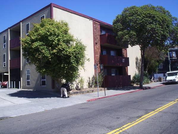 Apartments on 8th Avenue · Oakland photo 3
