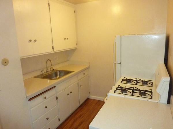 Apartments on 8th Avenue · Oakland photo 5
