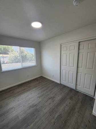 3BR/1BA Apartment on Line St. · Hollister photo 2
