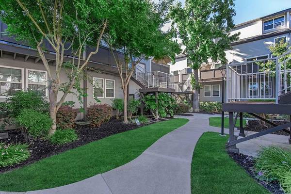 Newly Renovated 3/2.5 Bath End-unit Townhome With Vaulted Ceilings – Minutes To I-680 &amp; Downtown! photo 5