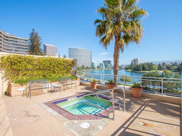 The Essex on Lake Merritt photo 4