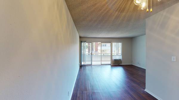 2BR/2BA Apartment on Granada Avenue · Santa Clara photo 2