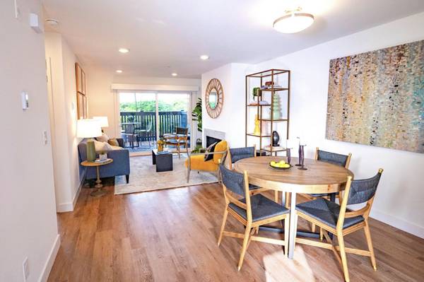 2BR/2BA Apartment on Marine Parkway · Redwood City photo 4