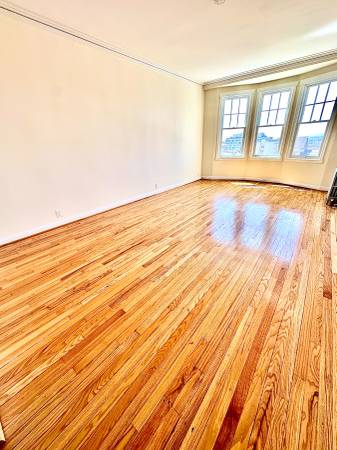 2400 Pacific Avenue Apartments photo 2