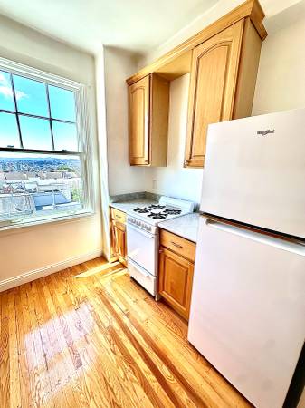 2400 Pacific Avenue Apartments photo 5