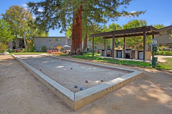 2BR/1BA Apartment on Whisman · Mountain View photo 2