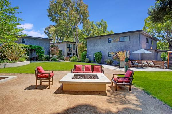 2BR/1BA Apartment on Whisman · Mountain View photo 4
