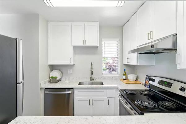 Newly Remodeled 2bd/2ba Duplex In Quiet Cul-de-sac ~207 Stokes Court, Petaluma photo 3