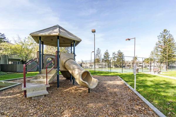 Newly Remodeled 2bd/2ba Duplex In Quiet Cul-de-sac ~207 Stokes Court, Petaluma photo 4