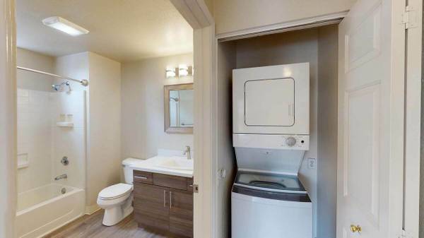 Stylish  Comfort Home in Prime San Jose Location photo 2