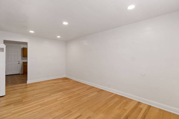 2BR/1BA Other on York St · Richmond photo 4