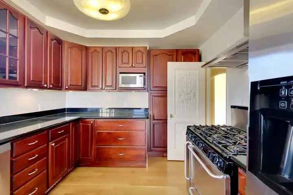 2090 Green St photo 2