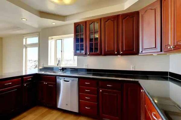 2090 Green St photo 4