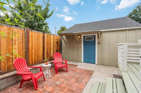 1BR/1BA Single Family House on Laurel St · Santa Cruz