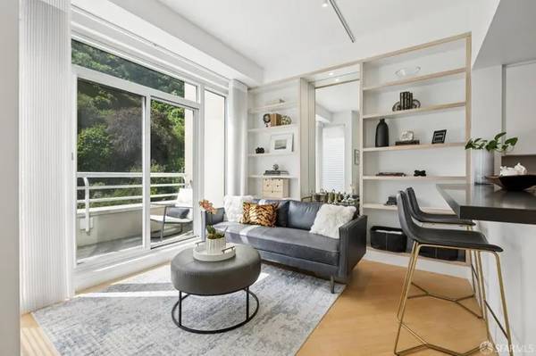 220 Lombard St San Francisco, CA 94111 photo 2