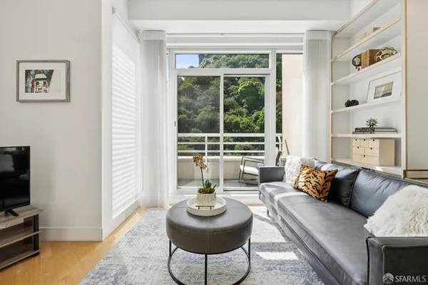 220 Lombard St San Francisco, CA 94111 photo 3
