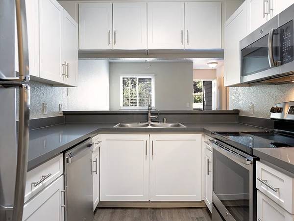 Apartments on Canyon Oaks Drive · Oakland