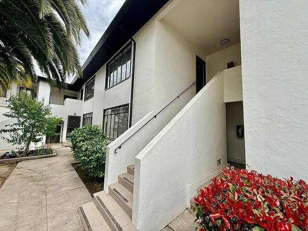 Apartments on N San Mateo Dr · San Mateo