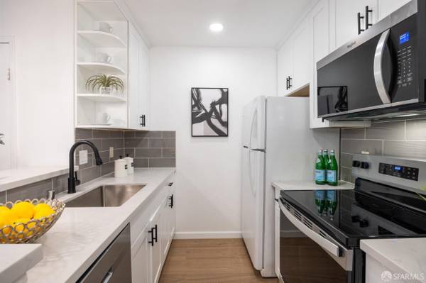 Townhouses on Half Moon Lane · Daly City photo 5