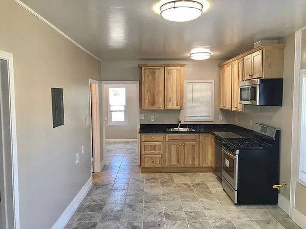 2BR/1BA Single Family House on Center Ave · Richmond photo 2