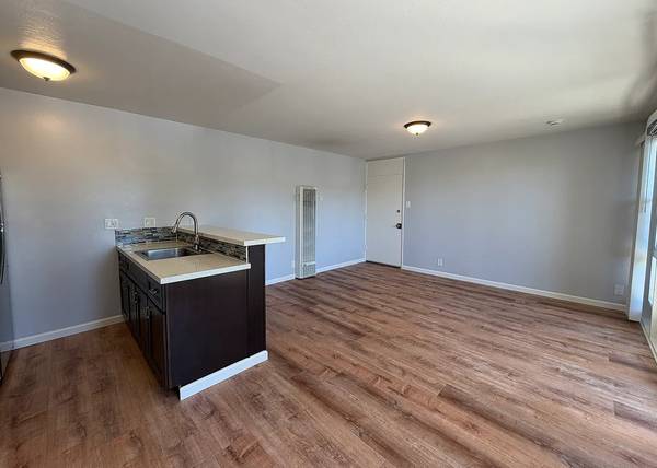 1BR/1BA Single Family House on 35th Ave · Oakland photo 4