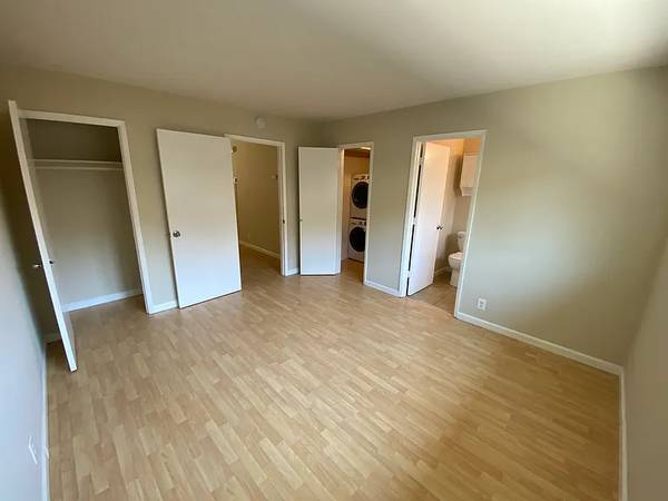 In Law Adus on Farm Hill Blvd · Redwood City photo 4