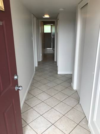 2BR/1BA Apartment on Golden Gate Avenue · Richmond photo 3