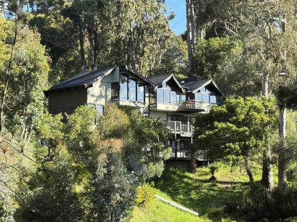 Apartments on Sea View Avenue · San Rafael