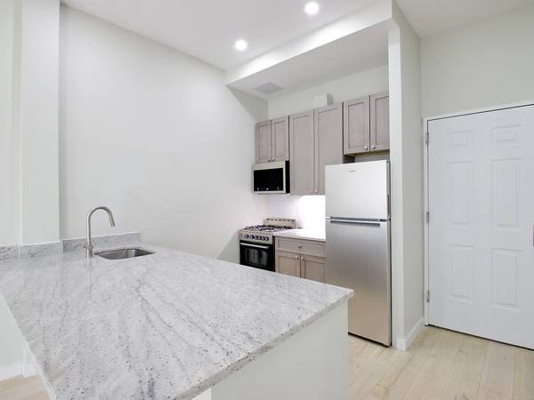Oak Grove Apartments photo 5
