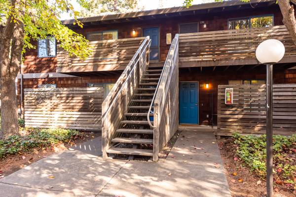 Apartments on Range Ave · Santa Rosa photo 2