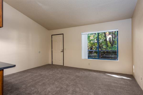Apartments on Range Ave · Santa Rosa photo 3