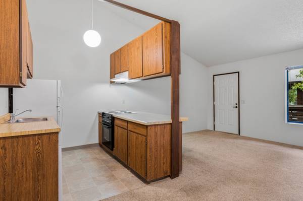 Apartments on Range Ave · Santa Rosa photo 5