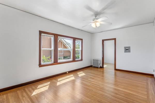 Spacious and Stylish Living at 121 Fairview Avenue photo 3