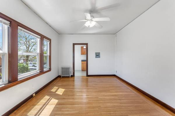 Spacious and Stylish Living at 121 Fairview Avenue photo 4