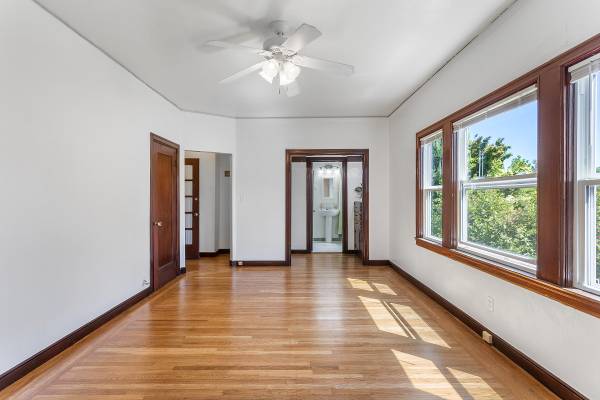 Spacious and Stylish Living at 121 Fairview Avenue photo 5