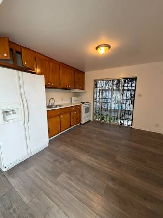 Houses on 68th Avenue · Oakland photo 5
