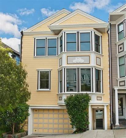 Modern and Large Single Family 4 Bedroom / 2 Bathroom photo 2