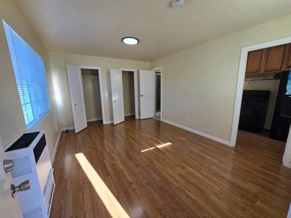 Apartments on Roosevelt Avenue · Richmond photo 3