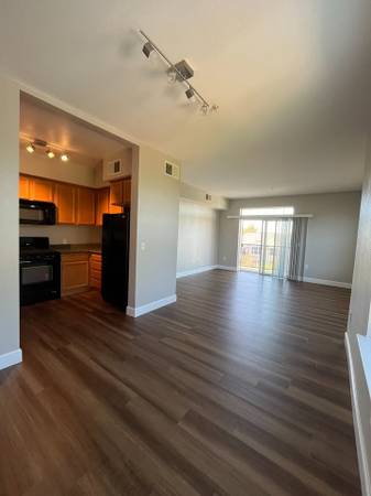 Beautiful Two Story Home In The Great Neighborhood Of Coffey Park photo 3