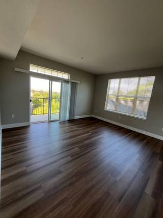 Beautiful Two Story Home In The Great Neighborhood Of Coffey Park photo 4
