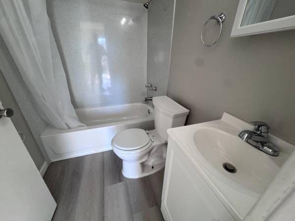 MacArthur Apartments photo 4
