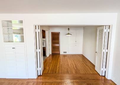 Beautiful Remodeled Adams Point Condo photo 5