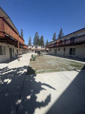 2BR/1BA Apartment on Manchester Rd · San Leandro photo 3
