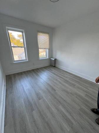 Attractive 1-bedroom, 1-bathroom Apartment Located On An Upper Floor- Move In Special---- photo 3