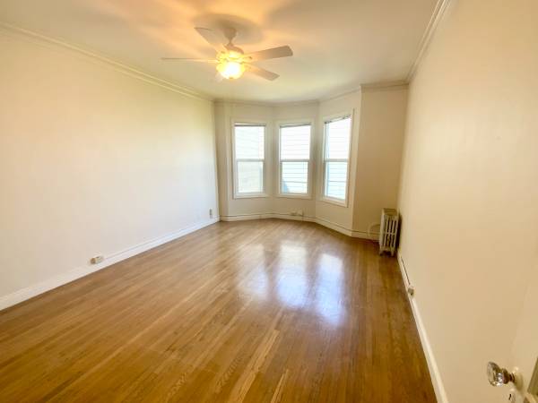 1br/1ba. Bay Windows, Laundry On-Site. Garage Parking Available