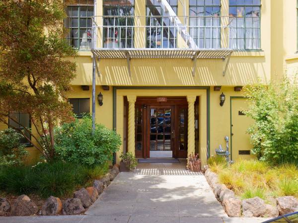 Coming Soon - June Move In -beautiful Quiet Large One Bedroom One Bath With Great Closet Space, Hardwood Floors photo 2