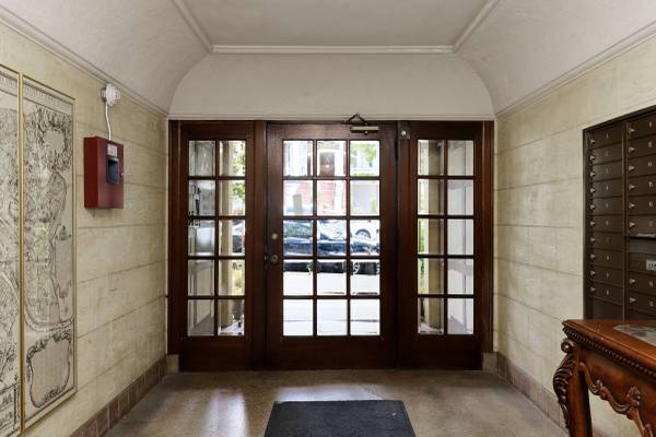 Coming Soon - June Move In -beautiful Quiet Large One Bedroom One Bath With Great Closet Space, Hardwood Floors photo 5