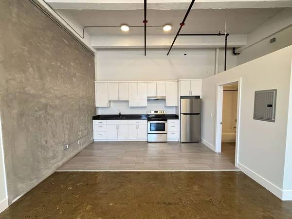 Lofts on International Boulevard Unit · Oakland photo 3