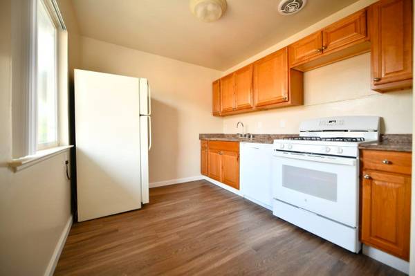 Apartments on Harrison Street · Oakland photo 4