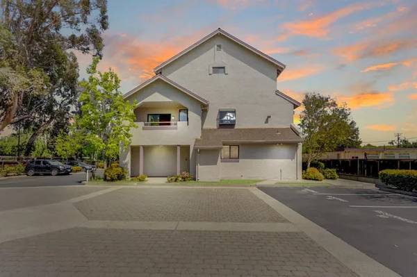 1BR/1BA Condo on Middlefield Road · Palo Alto photo 3